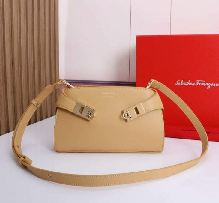 Picture of Ferragamo Handbags _SKUfw231097157fw
